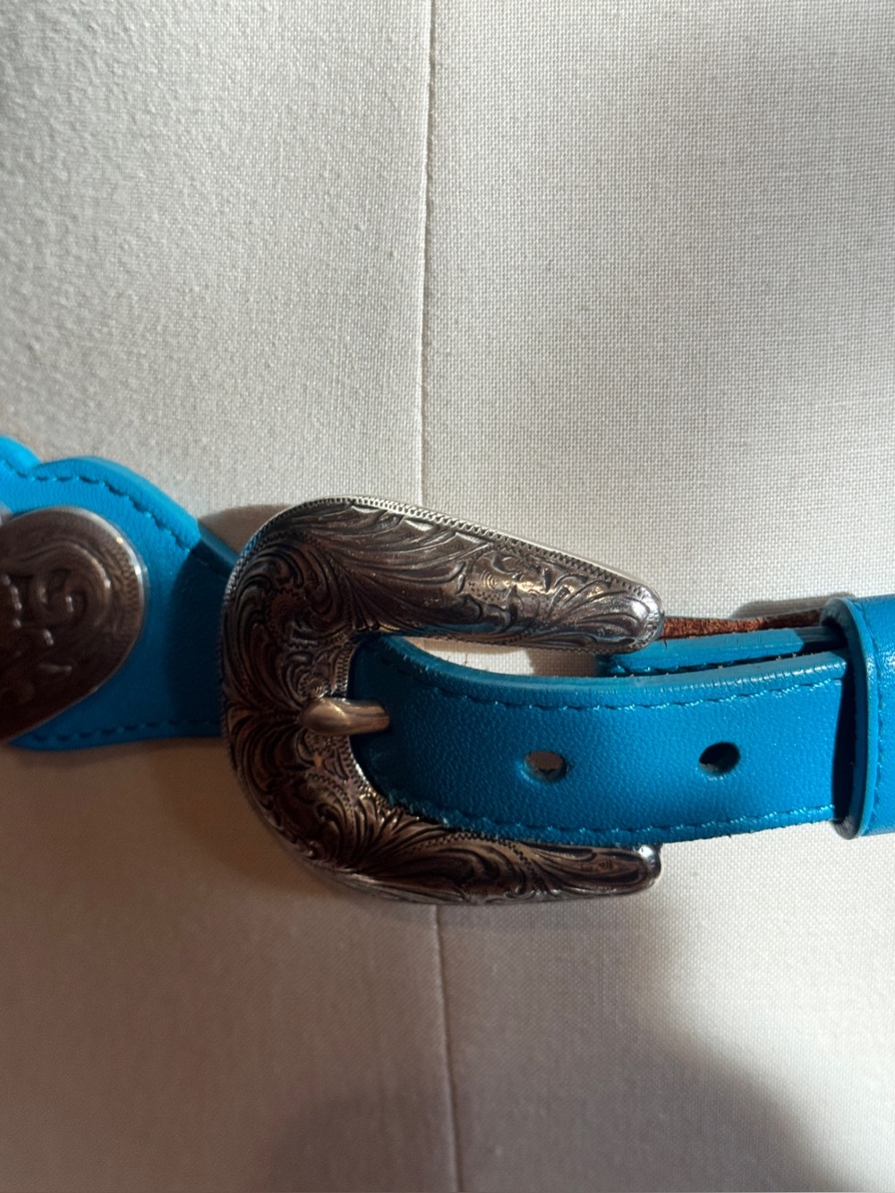 Tony Lama Turquoise Heart Concho Western Belt with Silver-Tone Buckle - Picture 2 of 8